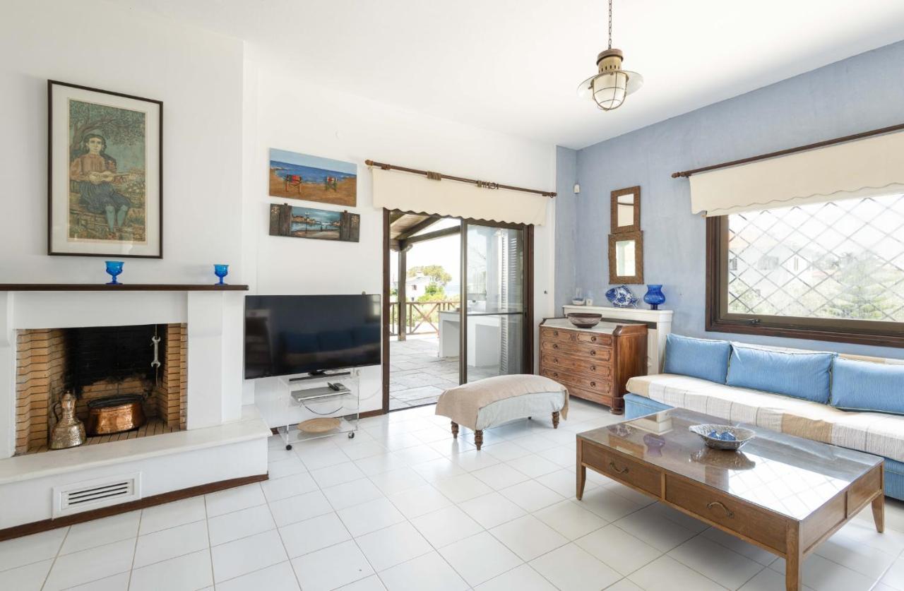 Villa Escada Pool Villa, Near Hanioti #feelslikehome