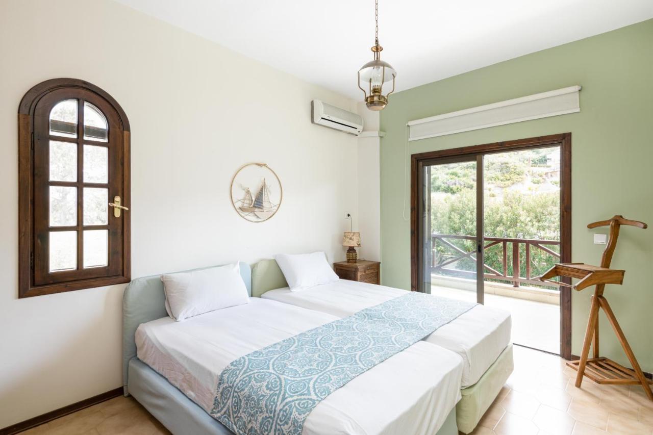 Escada Pool Villa, Near Hanioti #feelslikehome Villa